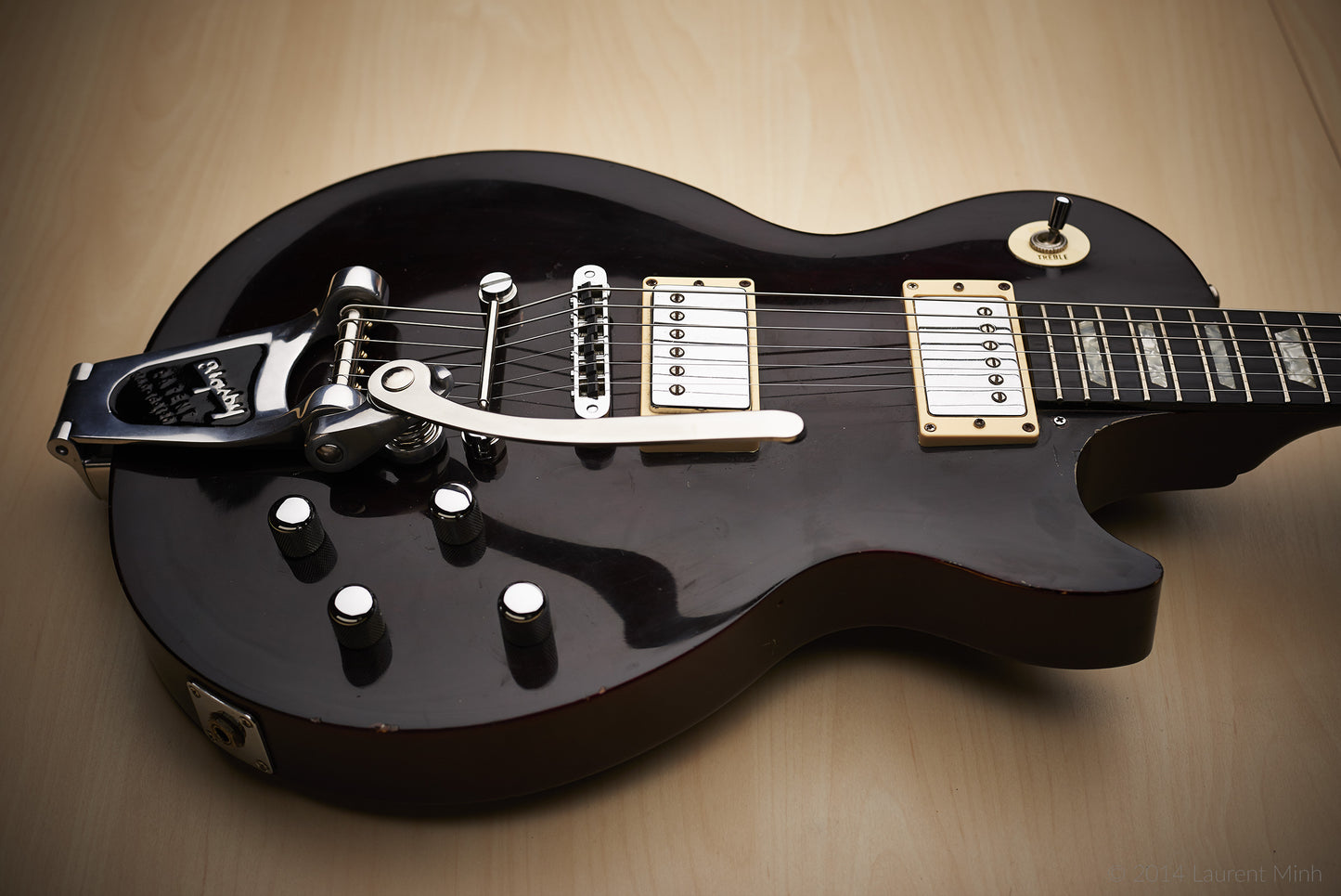 BIGSBY B3 installed on a Les Paul Guitar