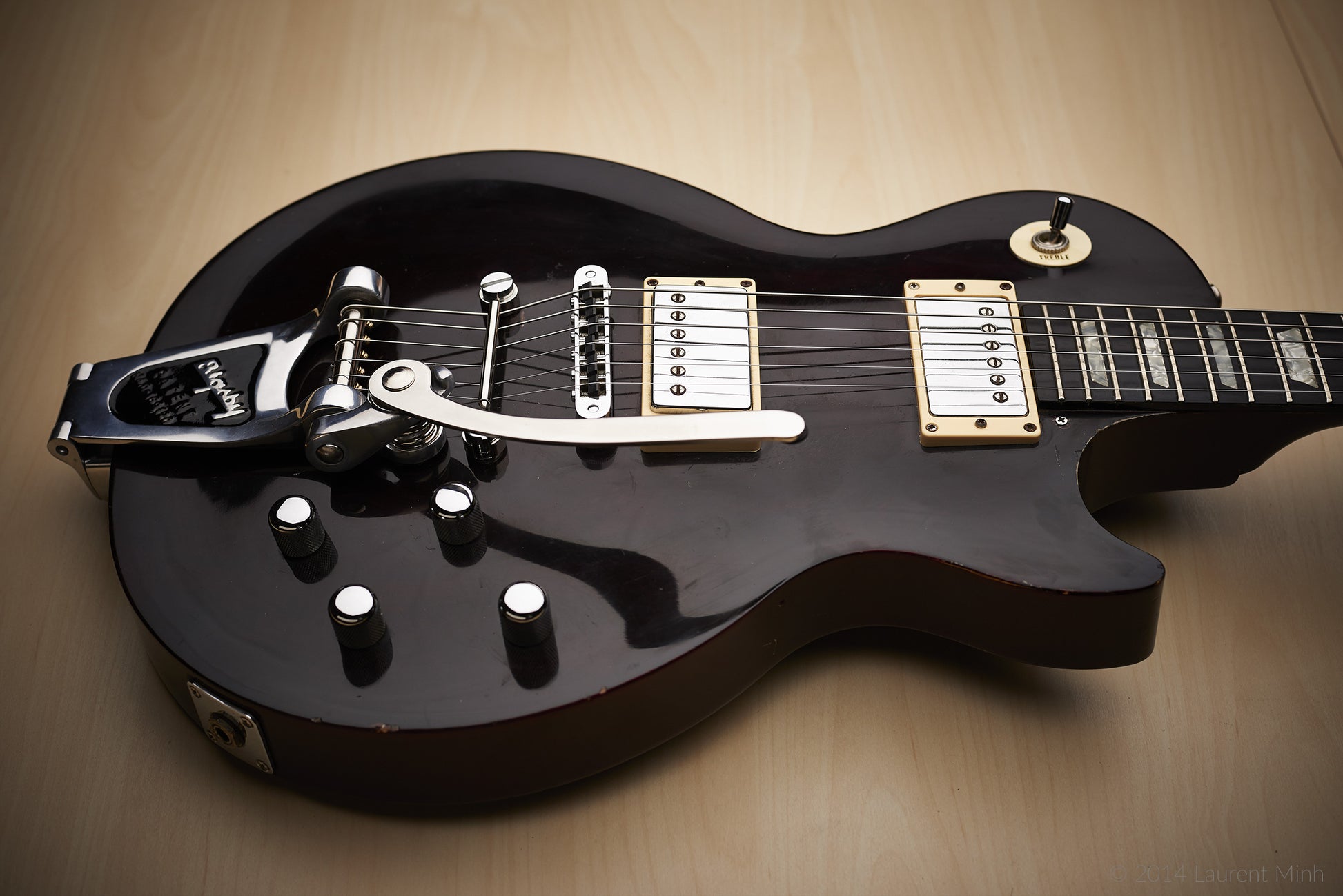 BIGSBY B3 installed on a Les Paul Guitar
